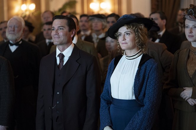 Murdoch Mysteries - Staring Blindly into the Future - Photos