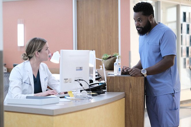 The Resident - Moving on and Mother Hens - Photos - Emily VanCamp, Malcolm-Jamal Warner