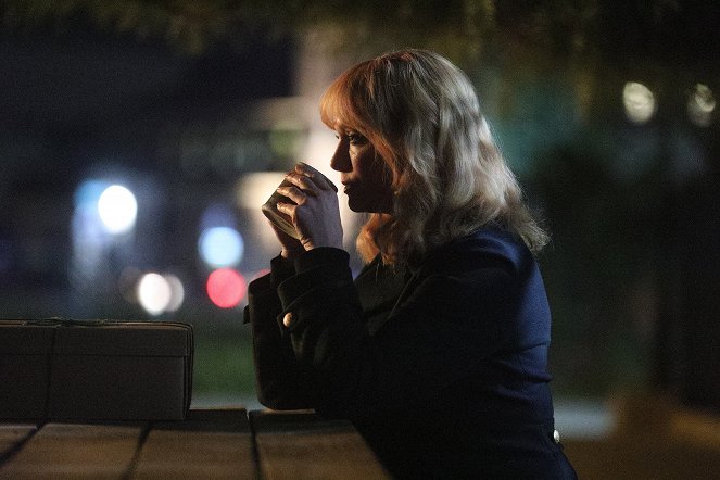 Good Girls - Season 4 - One Night in Bangkok - Photos - Christina Hendricks