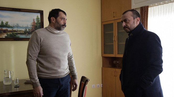 Son Yaz - Süper Kahraman - De la película - Arif Pişkin, Ali Atay