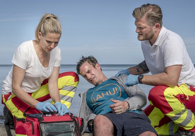 A tengerparti doktor - Áldozócsütörtök - Filmfotók - Tanja Wedhorn, Sönke Möhring, Bo Hansen