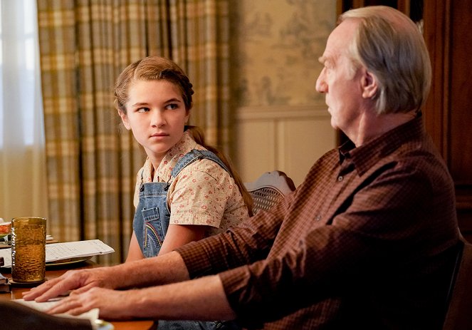 Young Sheldon - A Musty Crypt and a Stick to Pee On - Van film - Raegan Revord, Craig T. Nelson