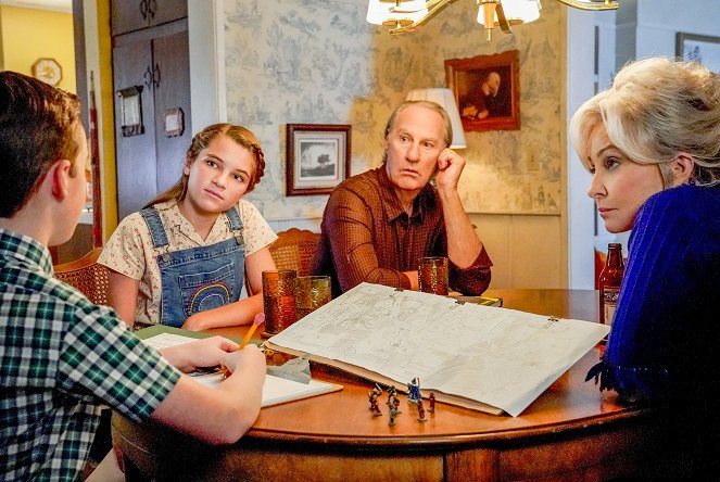 Young Sheldon - A Musty Crypt and a Stick to Pee On - Kuvat elokuvasta - Raegan Revord, Craig T. Nelson, Annie Potts