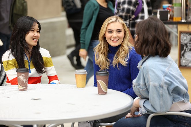 American Housewife - Season 5 - How Oliver Got His Groove Back - Photos - Meg Donnelly