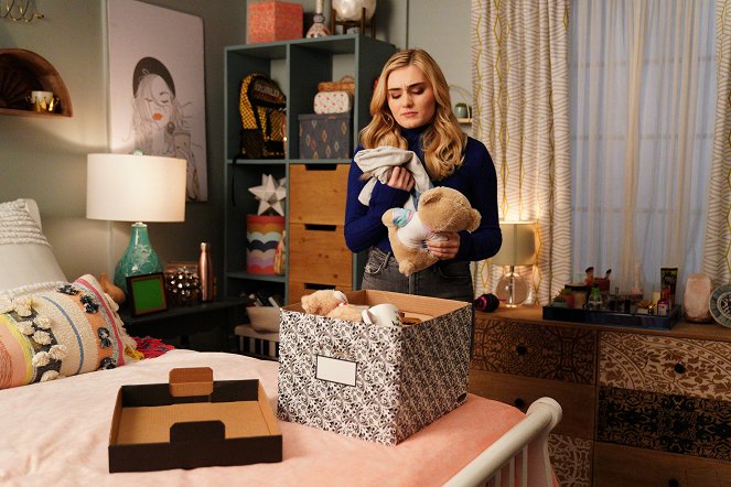 American Housewife - Season 5 - How Oliver Got His Groove Back - Photos - Meg Donnelly