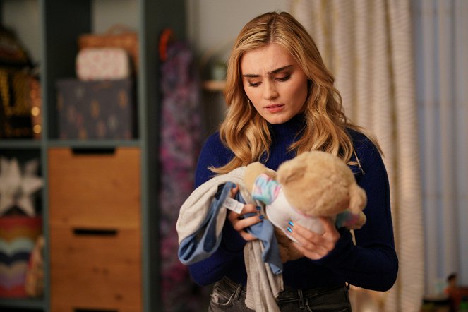 American Housewife - Season 5 - How Oliver Got His Groove Back - Photos - Meg Donnelly
