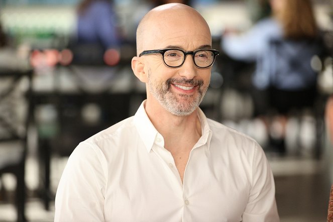 American Housewife - How Oliver Got His Groove Back - Photos - Jim Rash