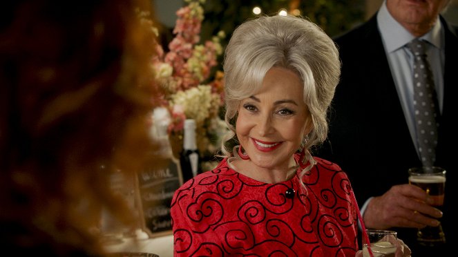 Young Sheldon - Season 4 - Crappy Frozen Ice Cream and an Organ Grinder's Monkey - Photos - Annie Potts