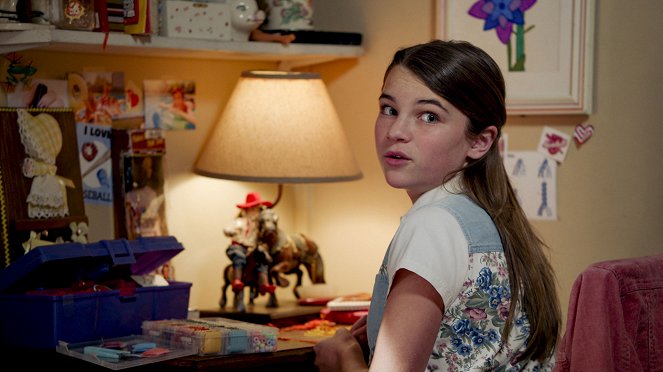 Young Sheldon - A Pager, a Club and a Cranky Bag of Wrinkles - Van film - Raegan Revord