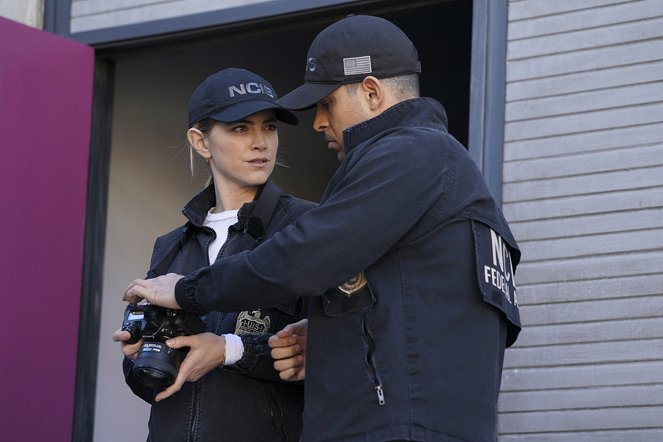 NCIS - Námorný vyšetrovací úrad - Zimný chlad - Z filmu - Emily Wickersham, Wilmer Valderrama