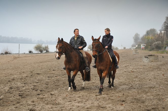 Notruf Hafenkante - Wehrlos - Photos