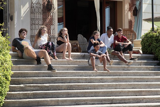 C'est quoi cette mamie ?! - Photos - Lilian Dugois, Luna Aglat, Chann Aglat, Sadio Diallo, Violette Guillon, Benjamin Douba-Paris, Teïlo Azaïs