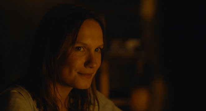 Des feux dans la nuit - Van film - Ana Girardot