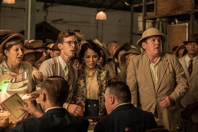 The Singapore Grip - The Human Condition - Photos - Luke Treadaway, Elizabeth Tan, Colm Meaney