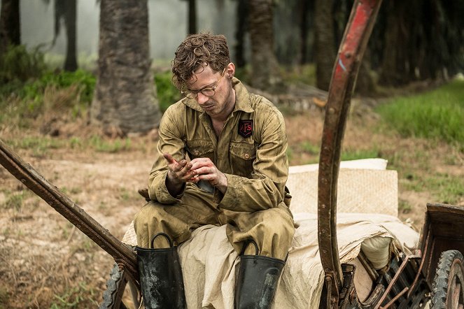 The Singapore Grip - Survival Instinct - Do filme - Luke Treadaway