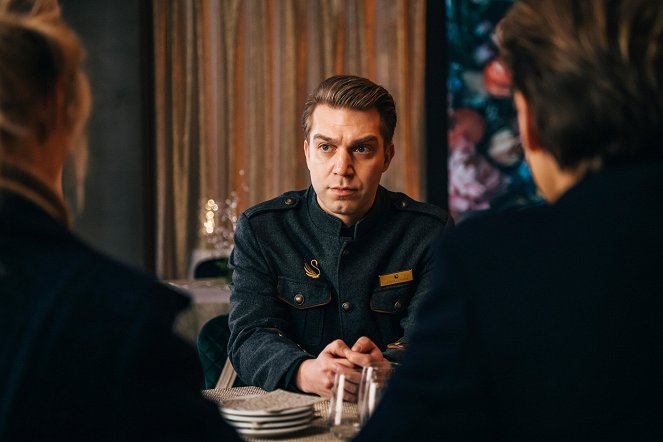 Hotel Swan Helsinki - Season 2 - Makkarakeisari - Filmfotos - Jarkko Niemi