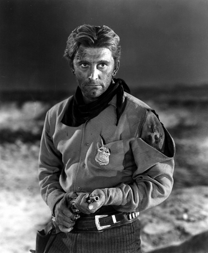 Along the Great Divide - Photos - Kirk Douglas