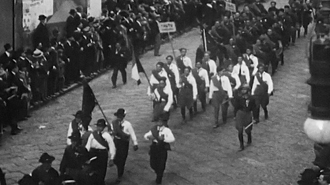 Peklo: Vzestup a pád nacistů - 1923-1928: Podvod a klam - Z filmu