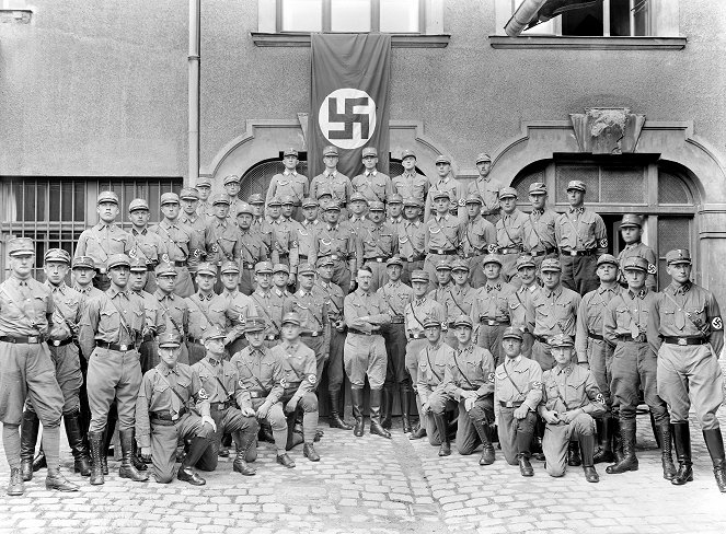 Krieg und Holocaust - Der deutsche Abgrund - Demokratie ohne Demokraten 1929–1933 - De la película - Adolf Hitler