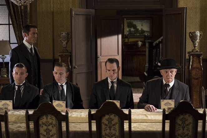 Murdoch Mysteries - 8 Footsteps - Photos