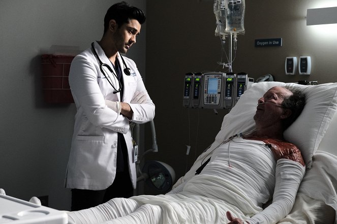 The Resident - Le Patient accidentel - Film - Manish Dayal, Don Stallings