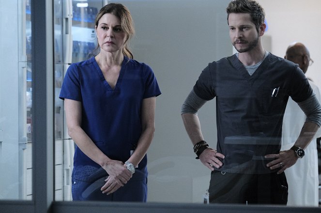 The Resident - Season 4 - The Accidental Patient - Photos - Jane Leeves, Matt Czuchry