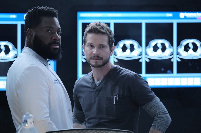 The Resident - The Accidental Patient - Photos - Malcolm-Jamal Warner, Matt Czuchry