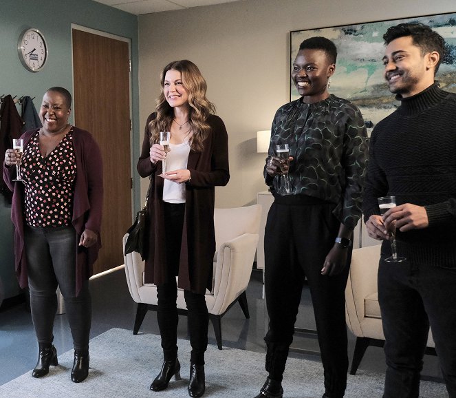 The Resident - Moving on and Mother Hens - Photos - Denitra Isler, Jane Leeves, Shaunette Renée Wilson, Manish Dayal