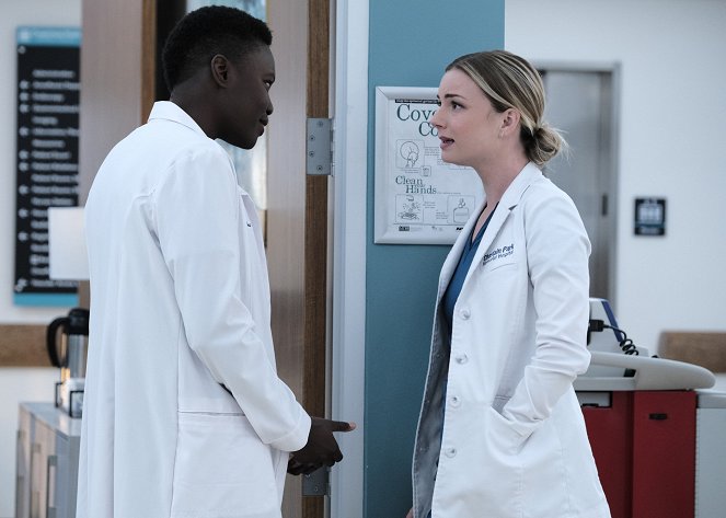 The Resident - Moving on and Mother Hens - Photos - Shaunette Renée Wilson, Emily VanCamp