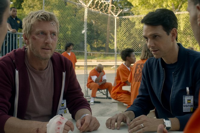 Cobra Kai - Season 3 - Nature vs. Nurture - Photos - William Zabka, Ralph Macchio