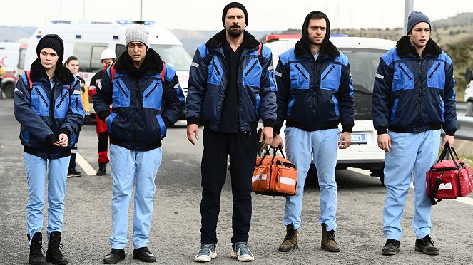 Mucize Doktor - Episode 27 - De la película - Sinem Ünsal, Taner Ölmez, Onur Tuna