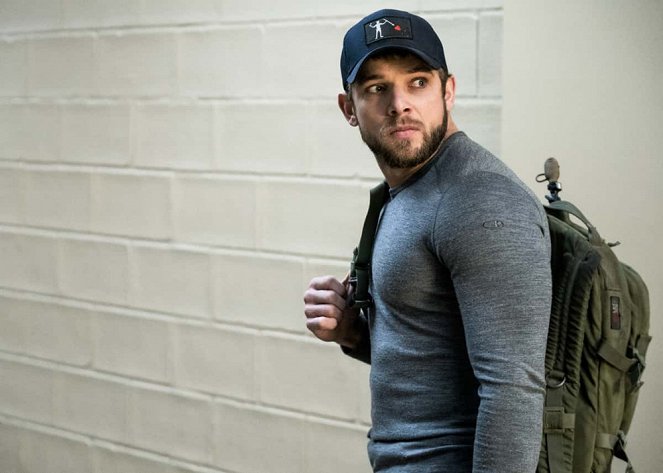 SEAL Team - A Question of Honor - Van film - Max Thieriot