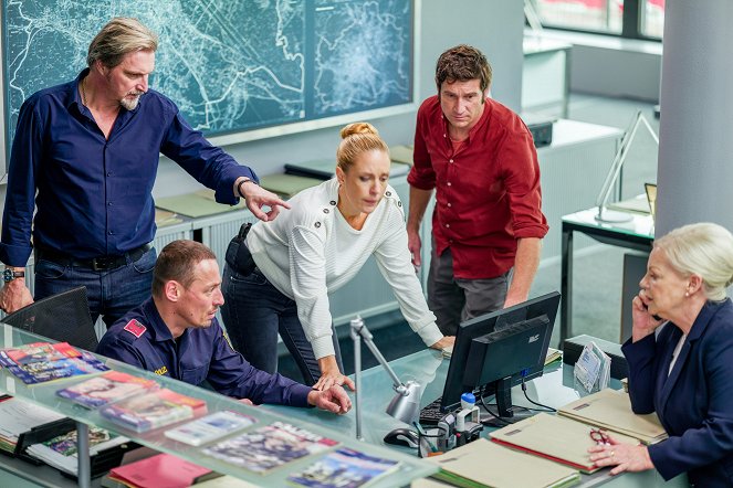 SOKO Donau - Mann ohne Eigenschaften - Photos - Stefan Jürgens, Lilian Klebow, Andreas Kiendl, Brigitte Kren