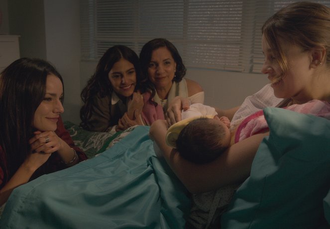 Daughter from Another Mother - Season 1 - Eeny, Meeny, Miny, Moe - Photos