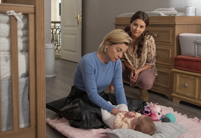 Daughter from Another Mother - Season 1 - Family Dynamics - Photos