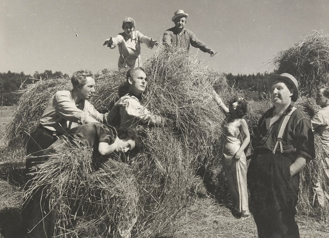 Familien på Borgan - Kuvat elokuvasta - Victor Bernau