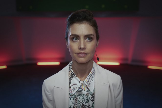 The One - Episode 1 - Photos - Hannah Ware