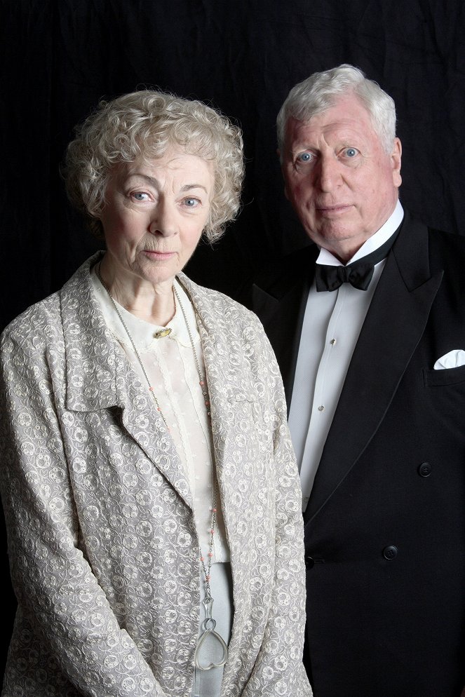 Agatha Christie's Marple - Kurz vor Mitternacht - Werbefoto - Geraldine McEwan, Tom Baker