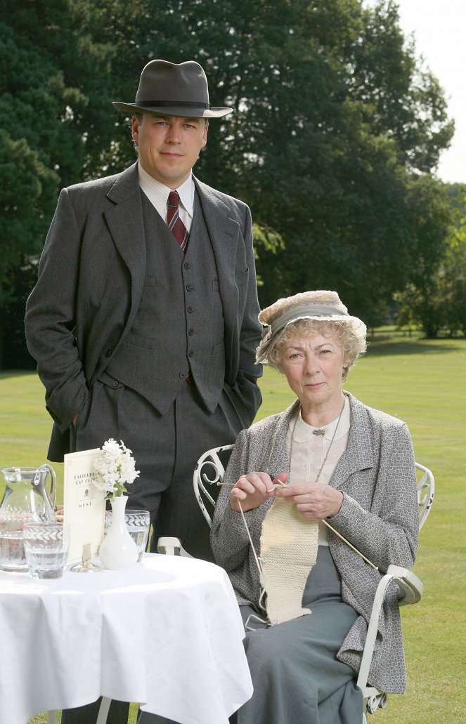 Agatha Christie Marple kisasszonya - Éjféltájt - Promóció fotók - Alan Davies, Geraldine McEwan