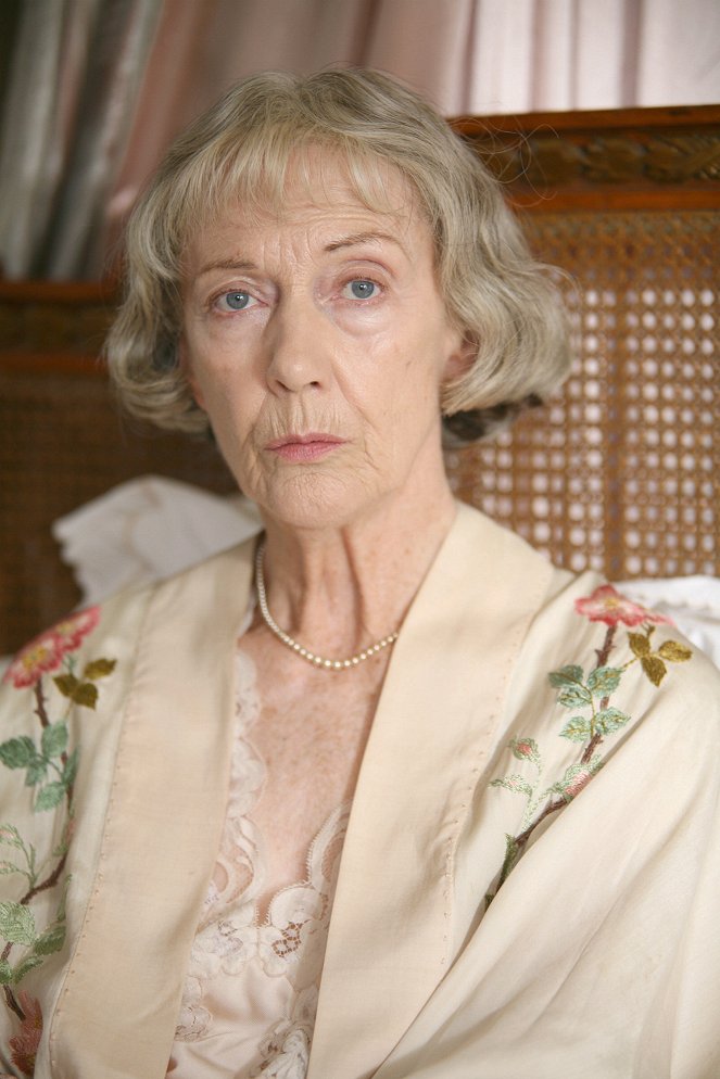 Agatha Christie Marple kisasszonya - Éjféltájt - Promóció fotók - Eileen Atkins