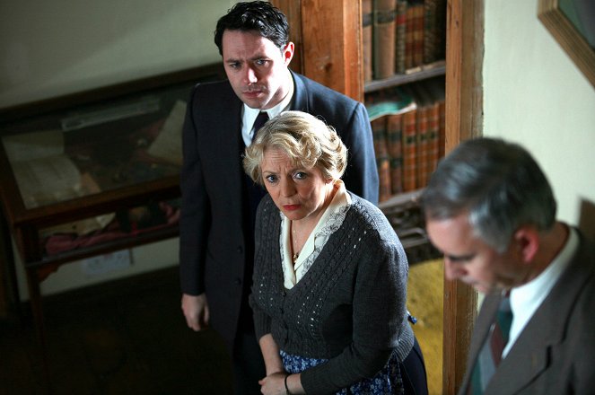 Agatha Christie's Marple - Season 3 - Ordeal by Innocence - Photos - Reece Shearsmith, Alison Steadman