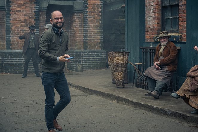 Los irregulares - Capítulo uno: Una amenaza perversa acecha Londres - Del rodaje