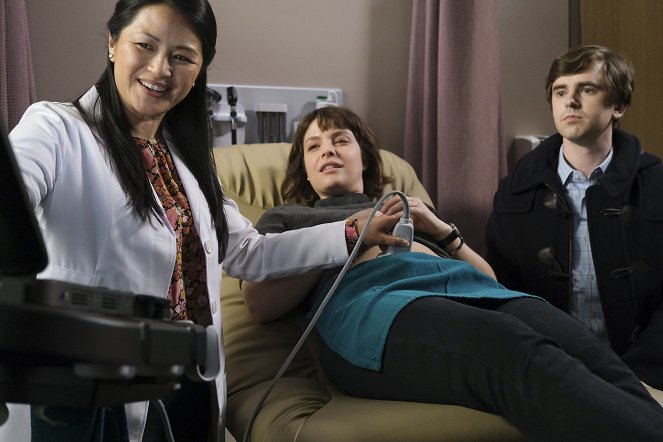 The Good Doctor - Season 4 - Spilled Milk - Photos - Theresa Wong, Paige Spara, Freddie Highmore