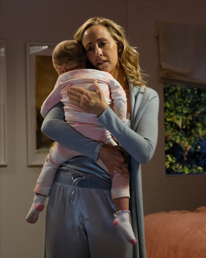 Grey's Anatomy - Season 17 - In My Life - Photos - Kim Raver