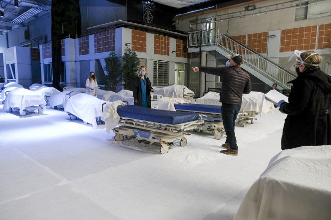 Grey's Anatomy - Die jungen Ärzte - Season 17 - Was wäre, wenn? - Dreharbeiten - Ellen Pompeo, Kim Raver, Kevin McKidd