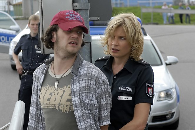 Polícia Hamburg - Alles hat seine Zeit - Z filmu - Sven Fricke, Sanna Englund