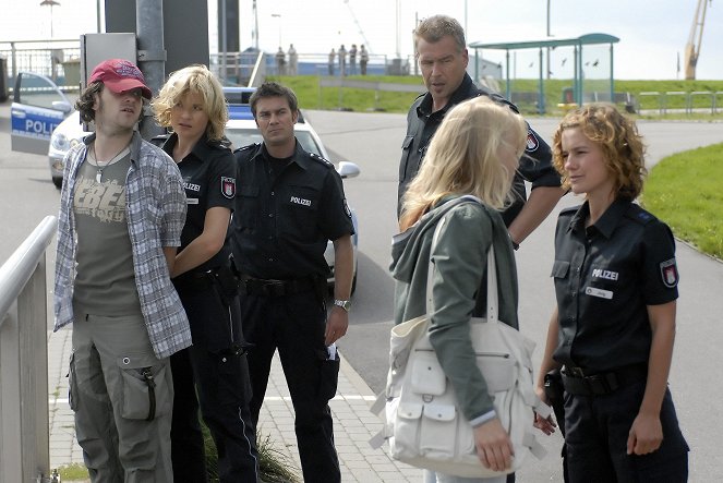 Policie Hamburk - Všechno má svůj čas - Z filmu - Sven Fricke, Sanna Englund, Thomas Scharff, Frank Vockroth, Rhea Harder