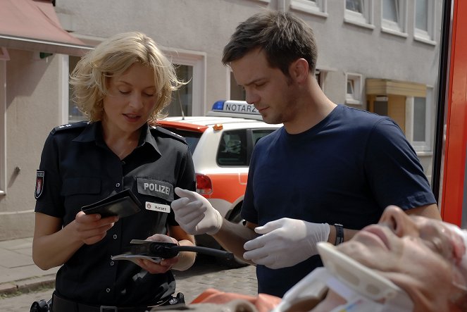 Policie Hamburk - Ujetí z místa nehody - Z filmu - Sanna Englund, Andre Willmund