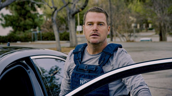 NCIS: Los Angeles - Red Rover, Red Rover - Van film - Chris O'Donnell