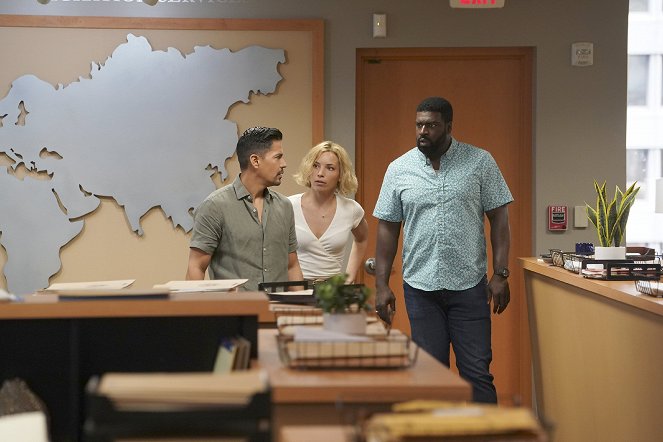 Magnum P.I. - Season 3 - No Way Out - Photos - Jay Hernandez, Perdita Weeks, Stephen Hill